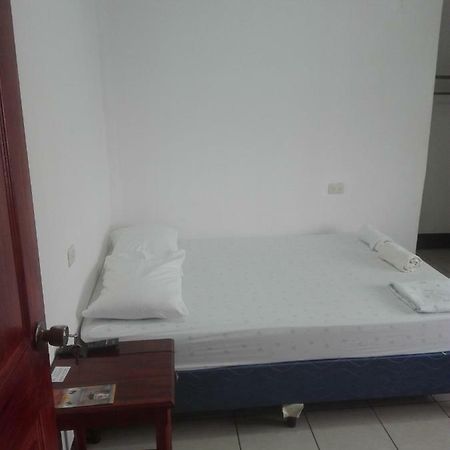 Hostal Don Frank San Carlos Buitenkant foto