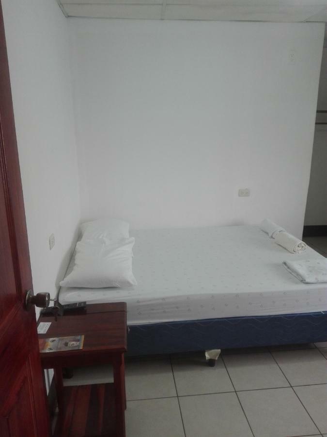 Hostal Don Frank San Carlos Buitenkant foto