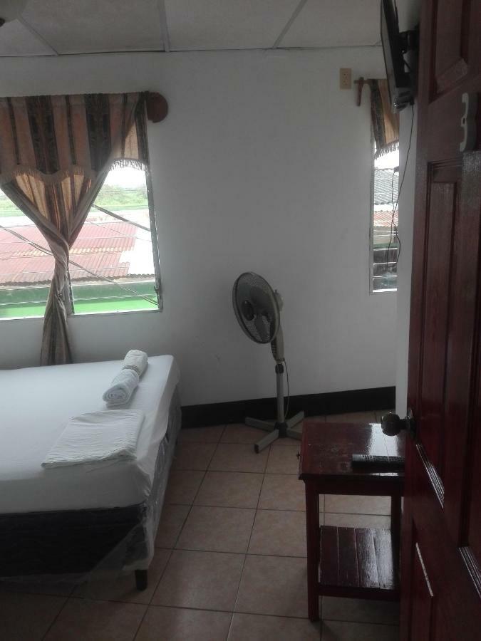 Hostal Don Frank San Carlos Buitenkant foto
