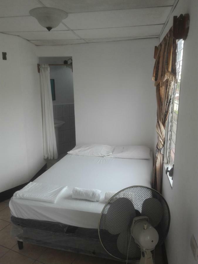 Hostal Don Frank San Carlos Buitenkant foto